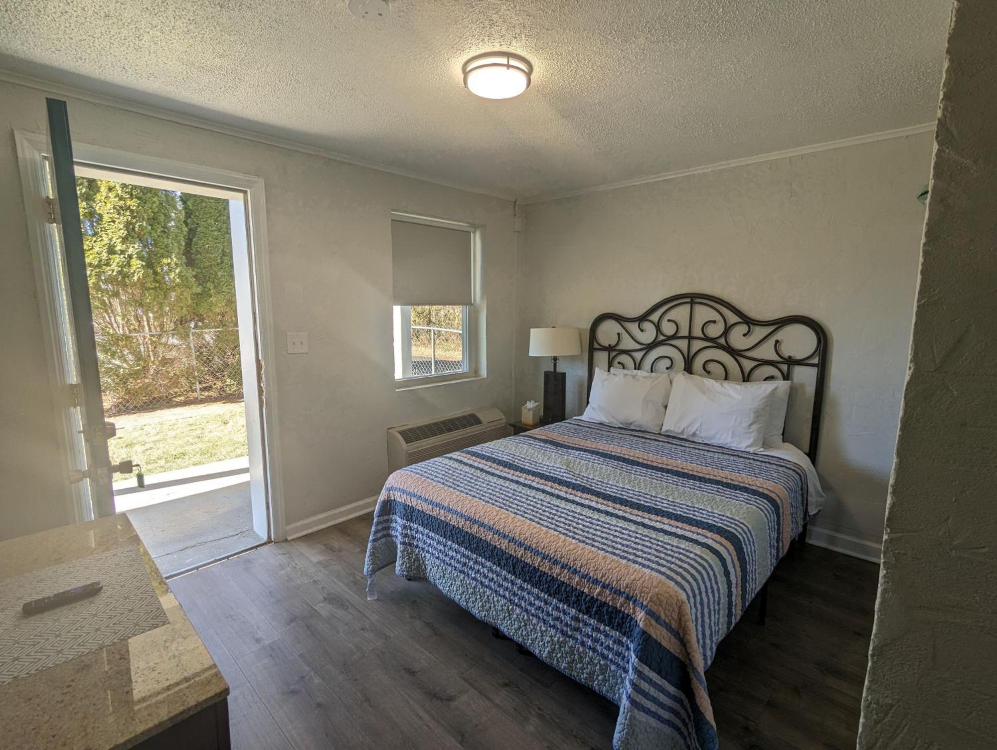 Riverboat Inn & Suites マディソン エクステリア 写真